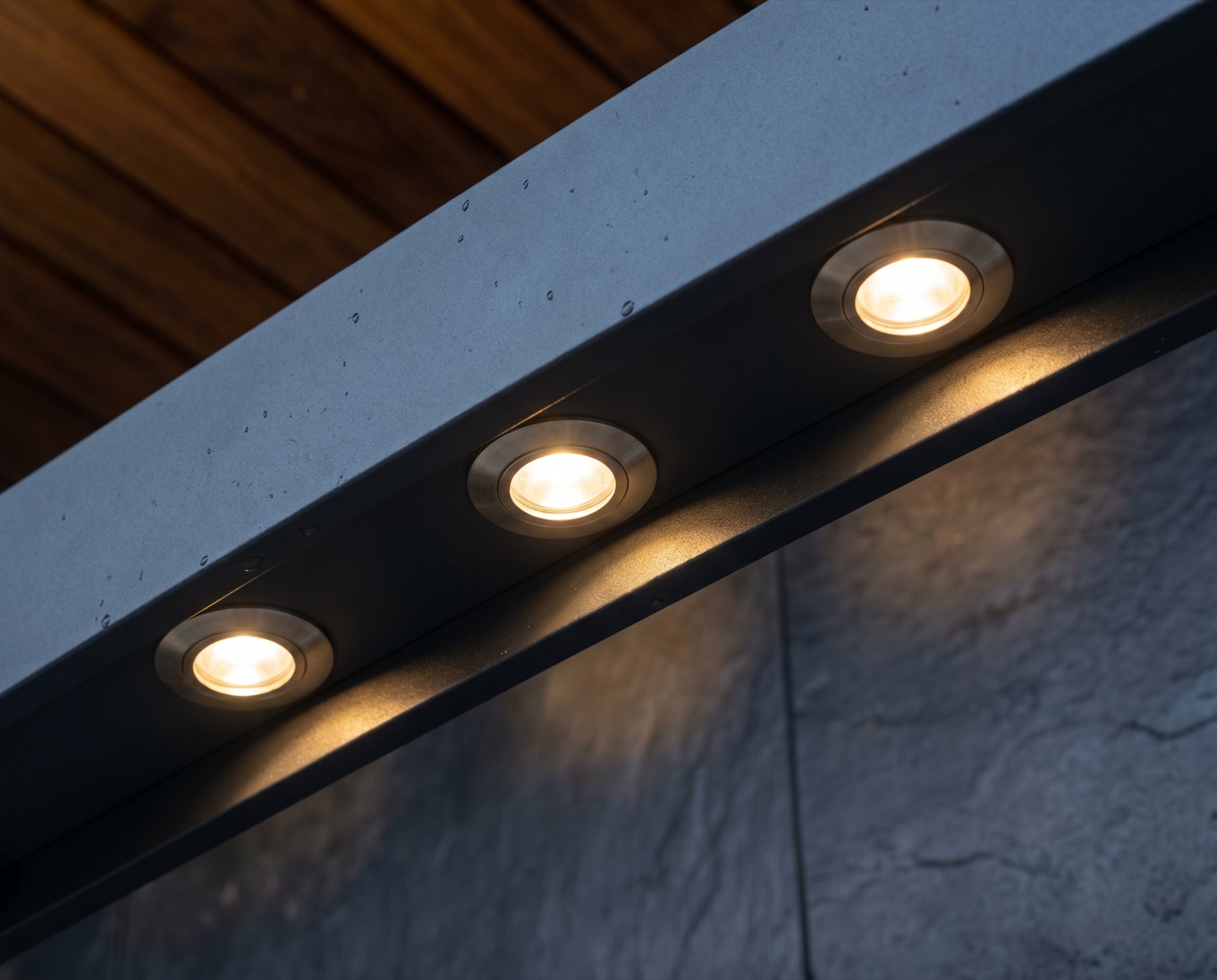 Integrierte LED-Beleuchtung im Lamellendach-Profil